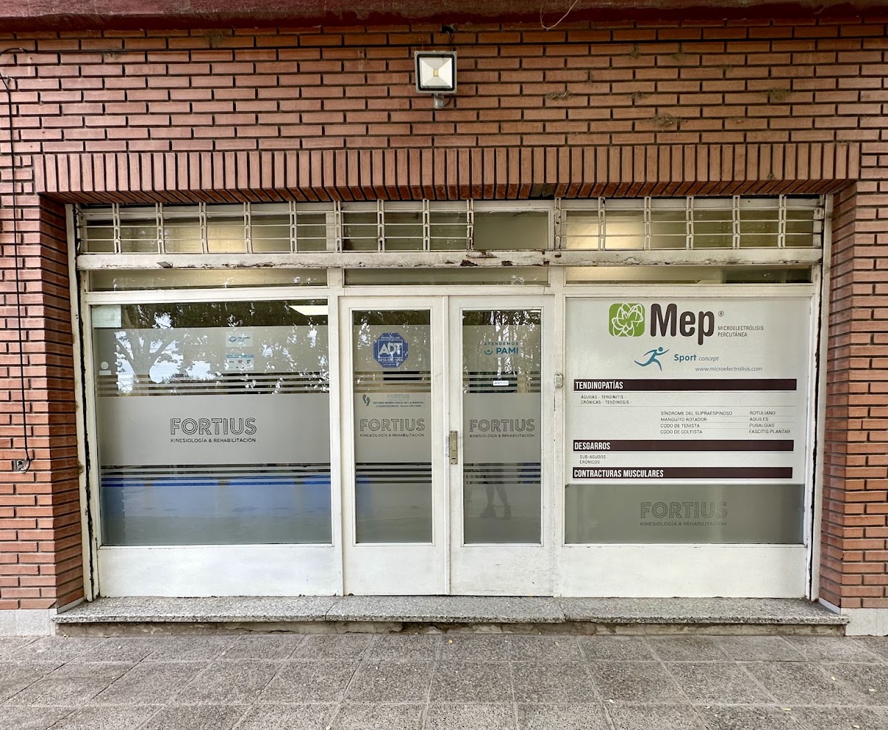 Fachada del centro de kinesiología FORTIUS